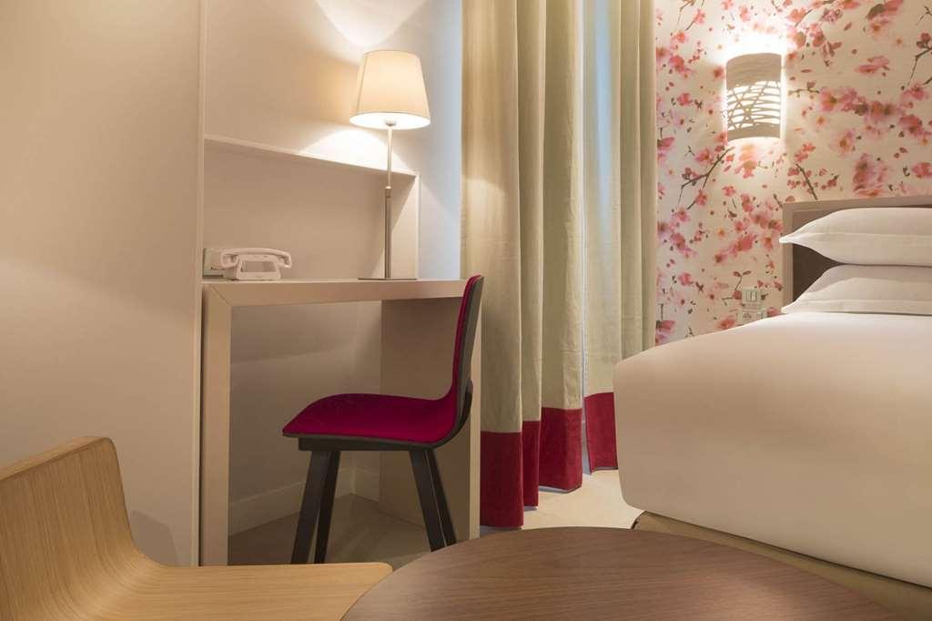 Hotel Eden Paris Rum bild